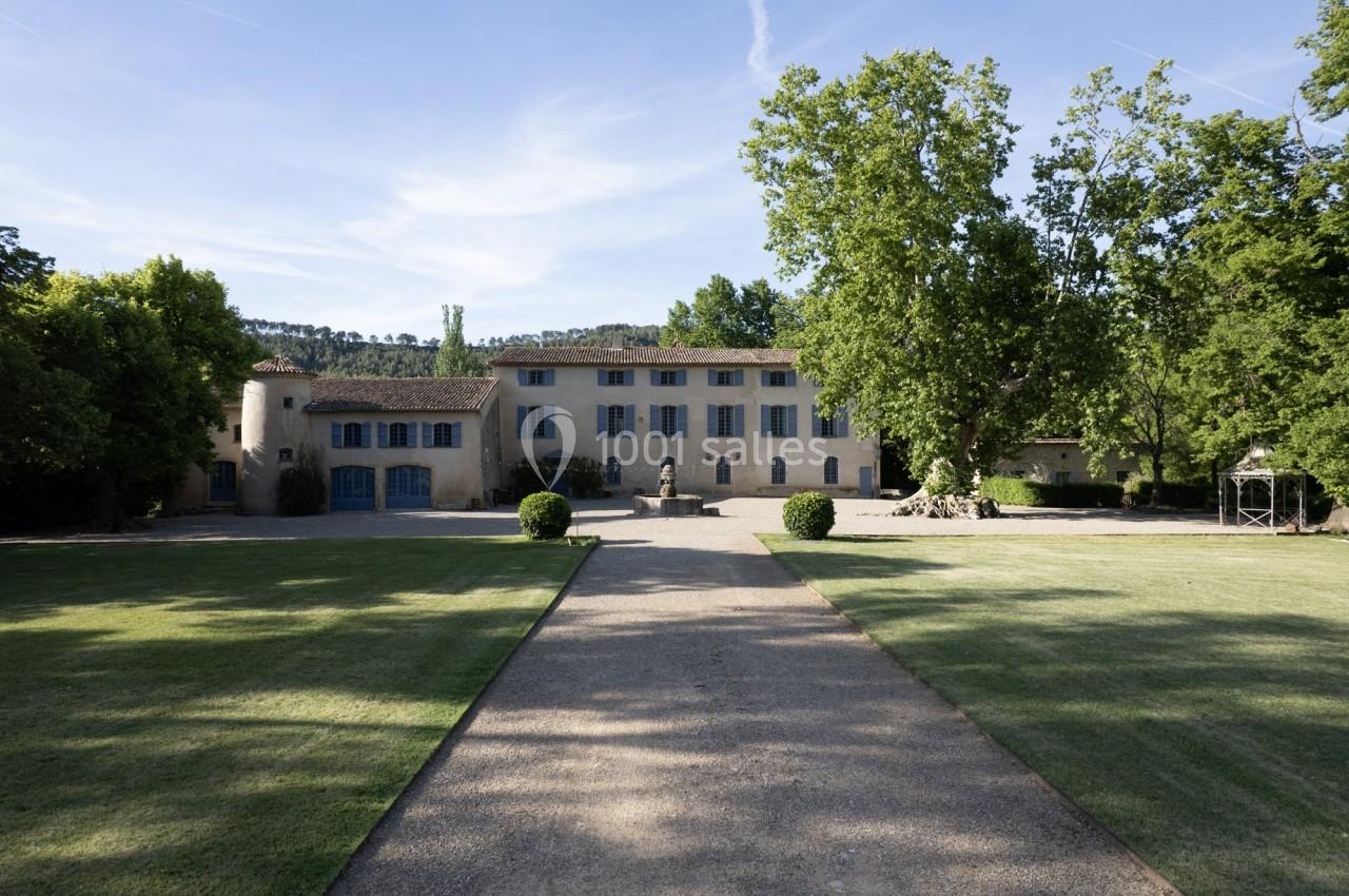 Façade XIXe siècle et allée